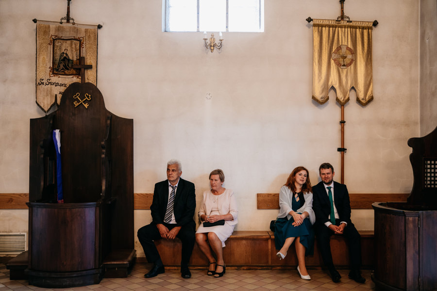 folwark zalesie, sesja ślubna, reportaż ślubny, sukienka, panna młoda, pan młody, wesele z pięknym widokiem