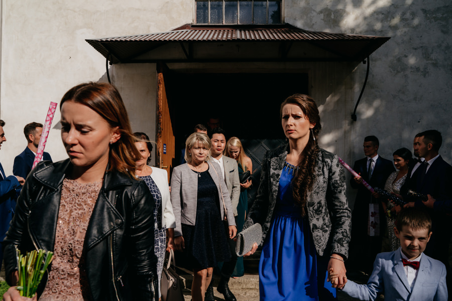 folwark zalesie, sesja ślubna, reportaż ślubny, sukienka, panna młoda, pan młody, wesele z pięknym widokiem