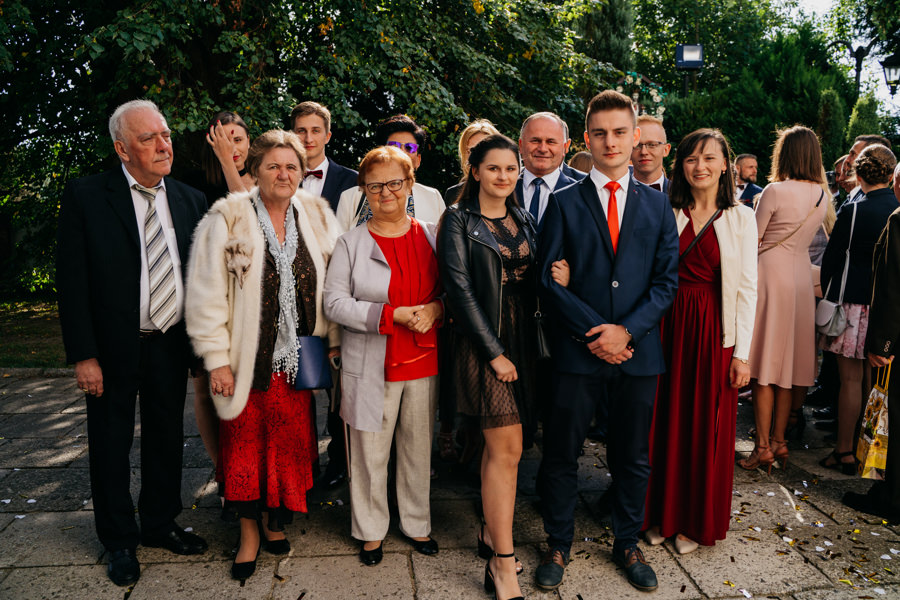 folwark zalesie, sesja ślubna, reportaż ślubny, sukienka, panna młoda, pan młody, wesele z pięknym widokiem