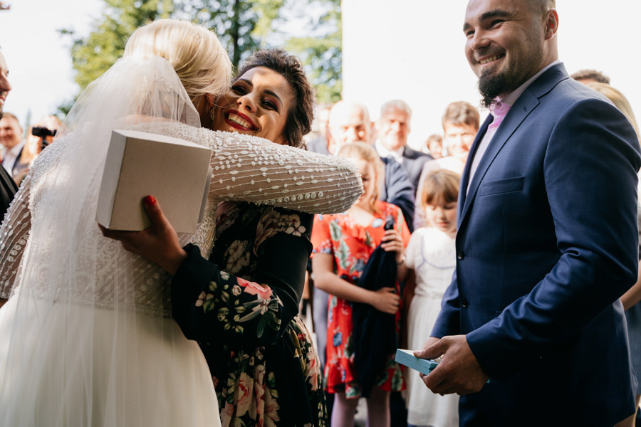 folwark zalesie, sesja ślubna, reportaż ślubny, sukienka, panna młoda, pan młody, wesele z pięknym widokiem