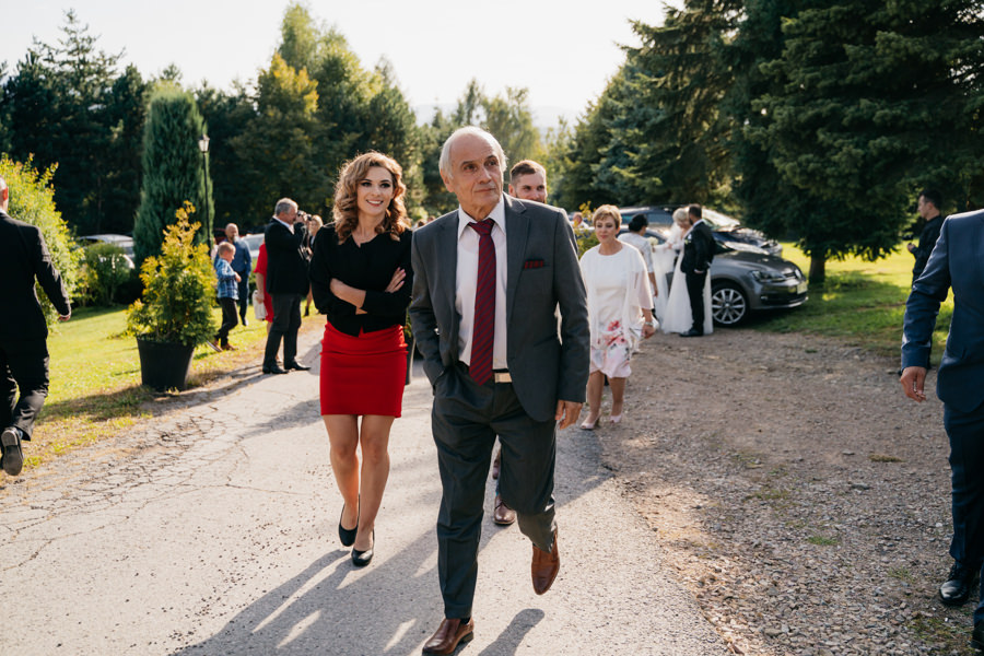 folwark zalesie, sesja ślubna, reportaż ślubny, sukienka, panna młoda, pan młody, wesele z pięknym widokiem