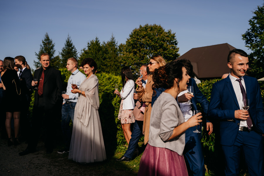 folwark zalesie, sesja ślubna, reportaż ślubny, sukienka, panna młoda, pan młody, wesele z pięknym widokiem