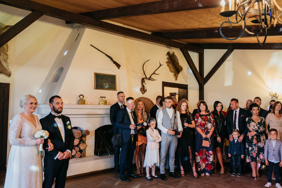 folwark zalesie, sesja ślubna, reportaż ślubny, sukienka, panna młoda, pan młody, wesele z pięknym widokiem