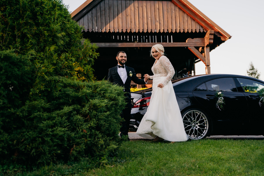 folwark zalesie, sesja ślubna, reportaż ślubny, sukienka, panna młoda, pan młody, wesele z pięknym widokiem