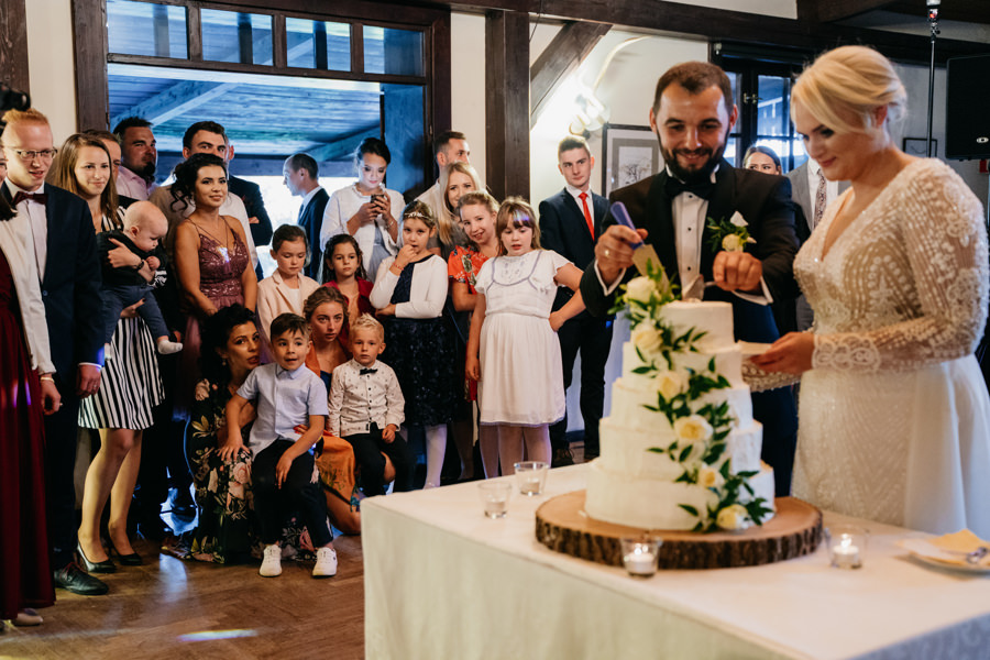 folwark zalesie, sesja ślubna, reportaż ślubny, sukienka, panna młoda, pan młody, wesele z pięknym widokiem