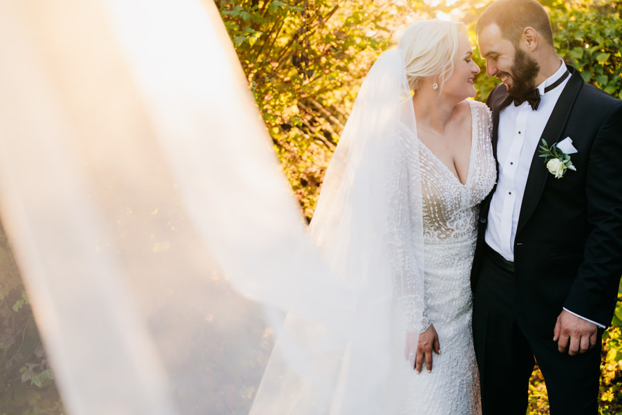 folwark zalesie, sesja ślubna, reportaż ślubny, sukienka, panna młoda, pan młody, wesele z pięknym widokiem