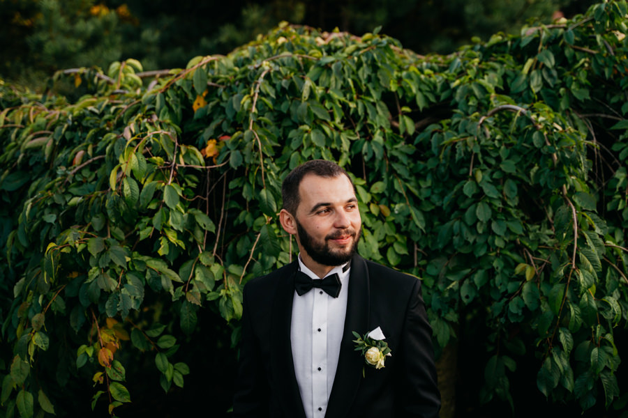 folwark zalesie, sesja ślubna, reportaż ślubny, sukienka, panna młoda, pan młody, wesele z pięknym widokiem