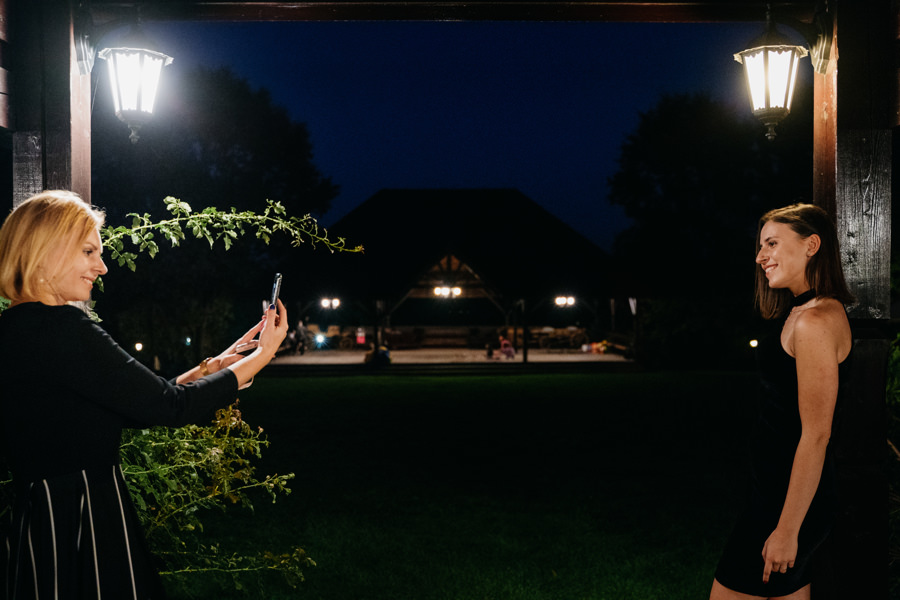 folwark zalesie, sesja ślubna, reportaż ślubny, sukienka, panna młoda, pan młody, wesele z pięknym widokiem