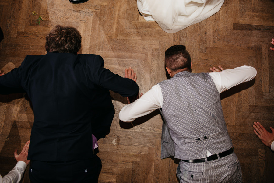 folwark zalesie, sesja ślubna, reportaż ślubny, sukienka, panna młoda, pan młody, wesele z pięknym widokiem