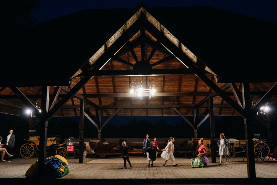 folwark zalesie, sesja ślubna, reportaż ślubny, sukienka, panna młoda, pan młody, wesele z pięknym widokiem