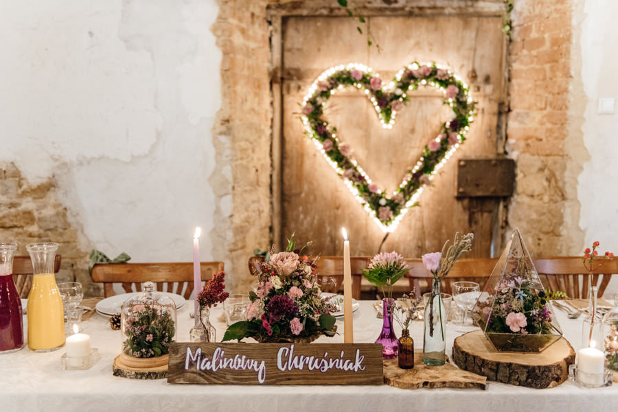 oaza leńcze, wesele w plenerze, rustylkalny ślub, zdjęcie grupowe na ślubie