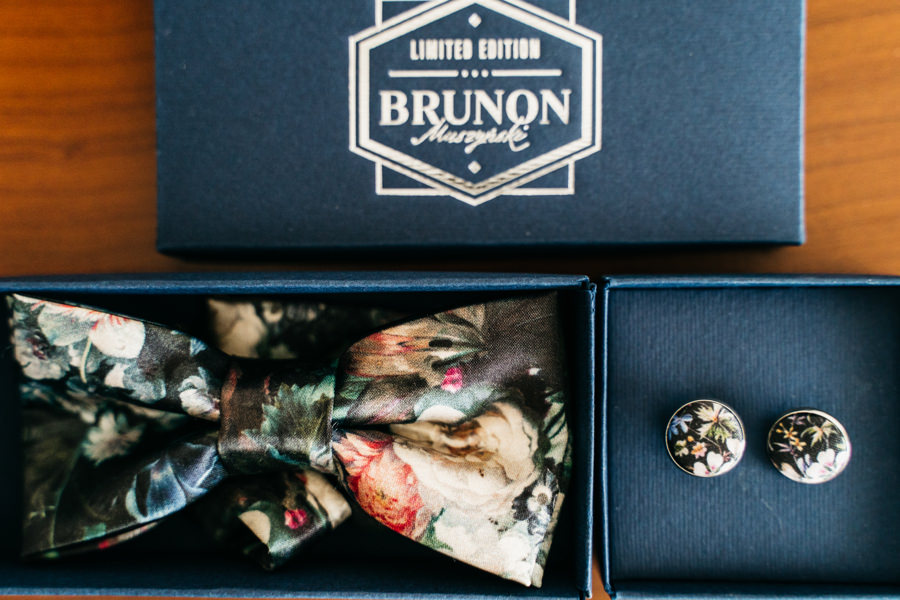 przygotowania ślubne, szampan, bukiet ślubny