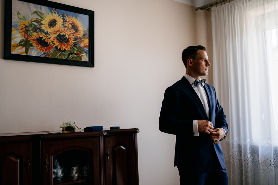 przygotowania ślubne, szampan, bukiet ślubny