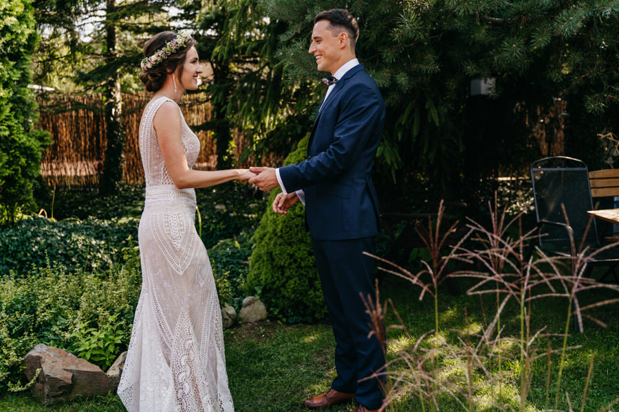 piękna panna młoda, sukienka ślubna, bukiet ślubny