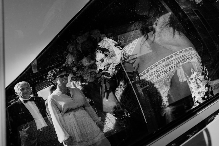 piękna panna młoda, sukienka ślubna, bukiet ślubny