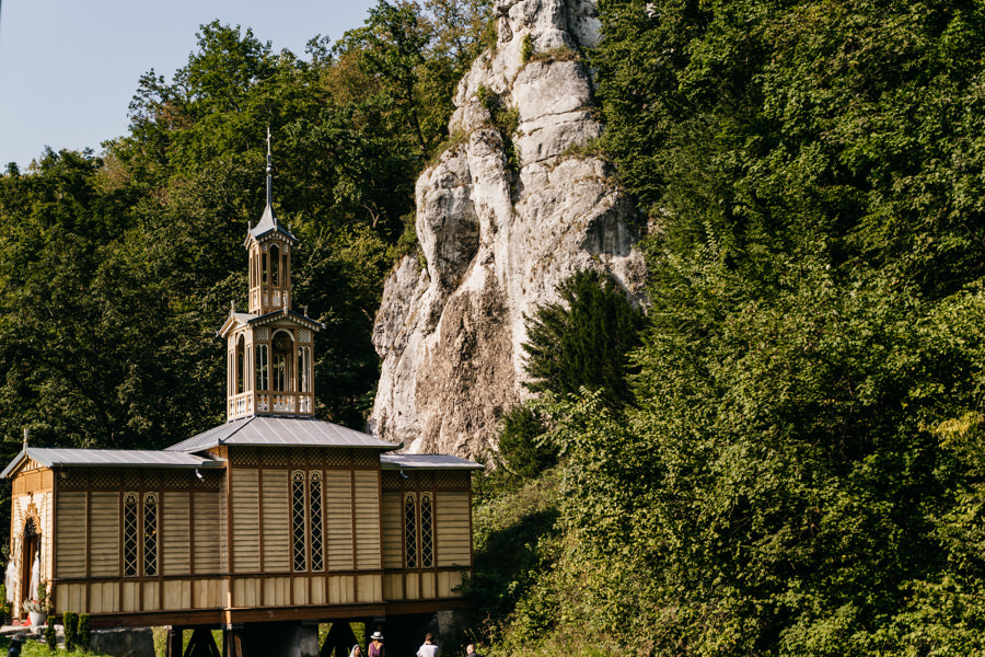 piękna panna młoda, sukienka ślubna, bukiet ślubny