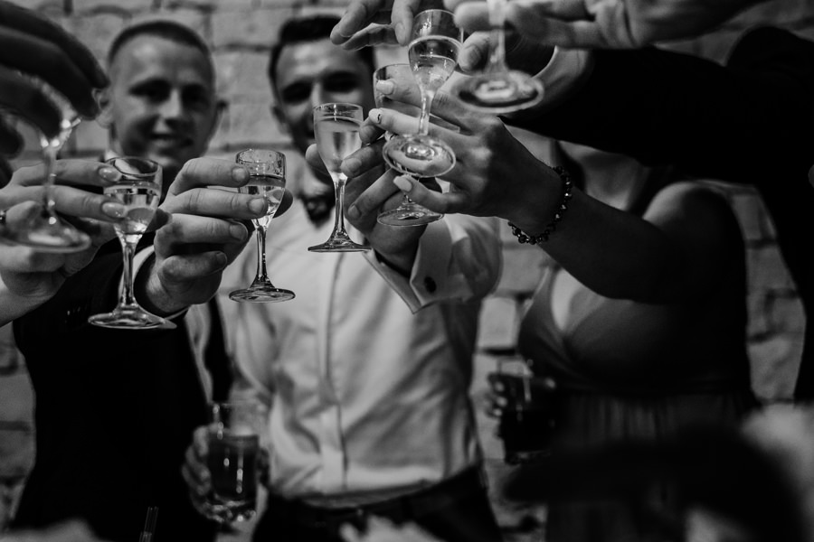 ojcowski dworek, ślub pod krakowem, sesja w ojcowie, klimatyczne miejsce na przyjęcie