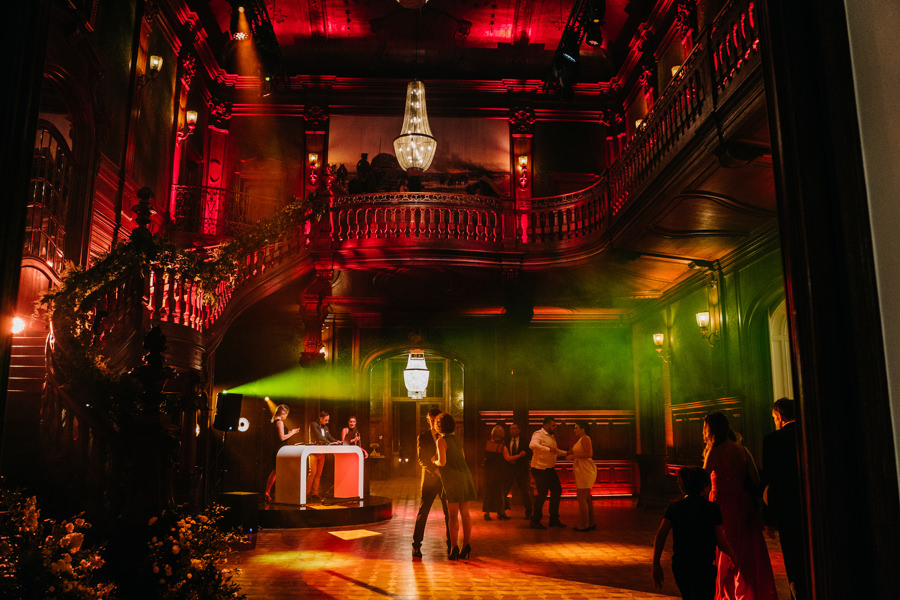 kler, gdzie krecili kler, pałac w brzesku