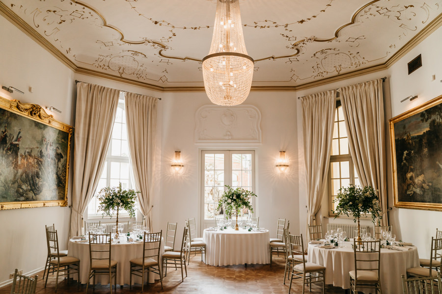 kler, gdzie krecili kler, pałac w brzesku