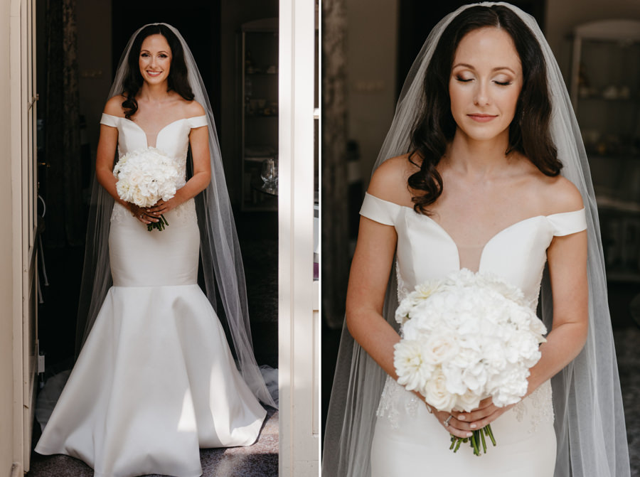 portret panny młodej, welon, elegancka suknia ślubna, bukiet ślubny z białych róż