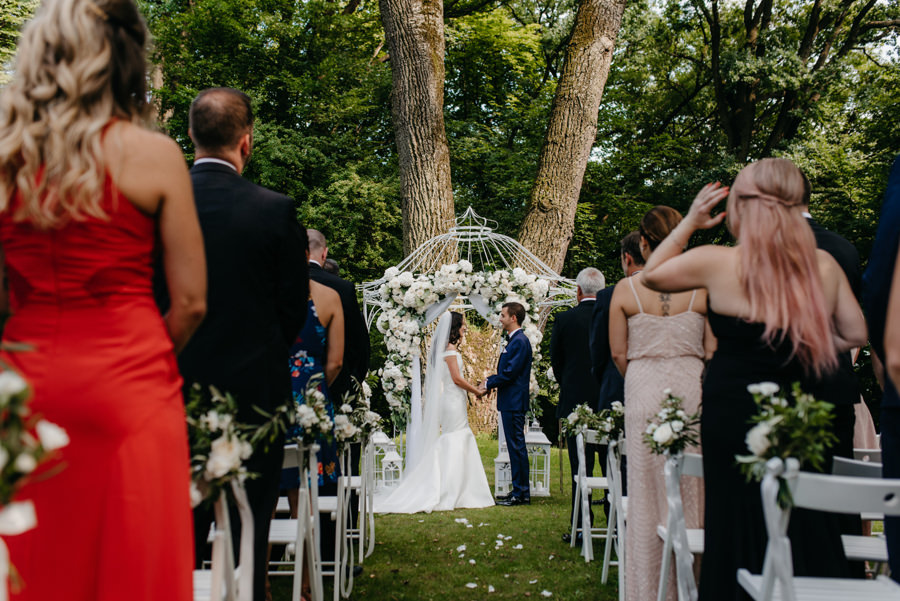 ceremonia w plenerze w dworze Sieraków, ślub humanistyczny, dwór sieraków