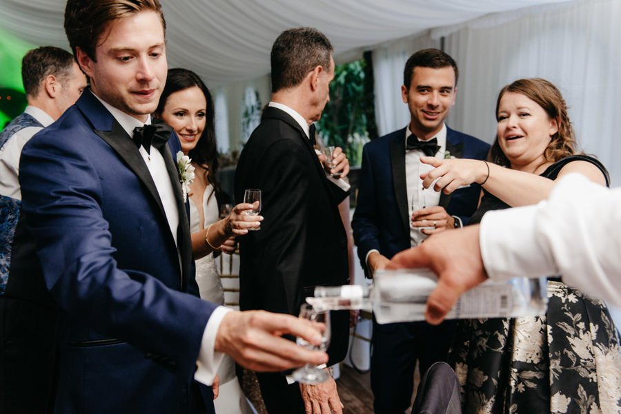 wesele w namiocie, impreza z DJ, wesele międzynarodowe, dwór sieraków