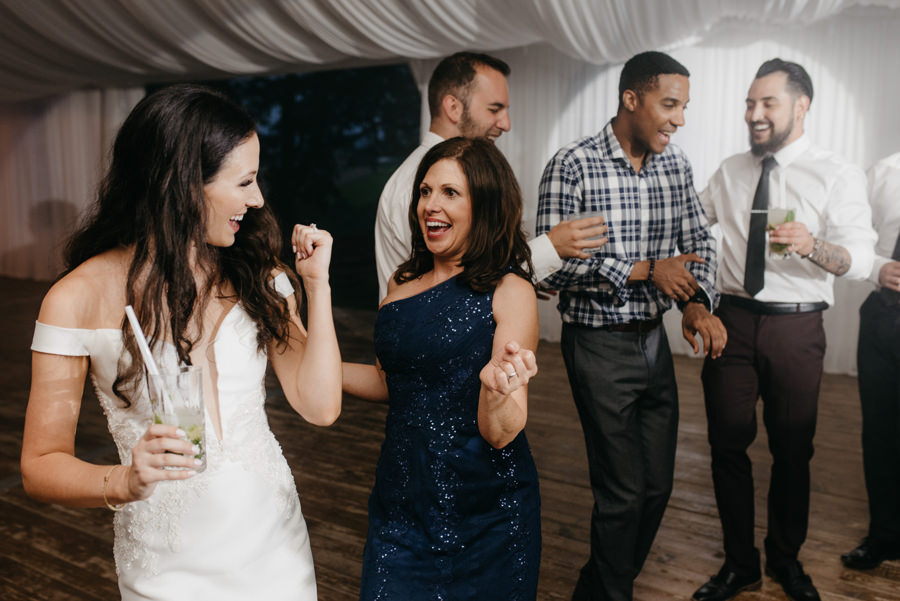 wesele w namiocie, impreza z DJ, wesele międzynarodowe, dwór sieraków