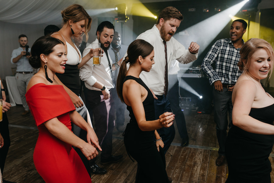 wesele w namiocie, impreza z DJ, wesele międzynarodowe, dwór sieraków