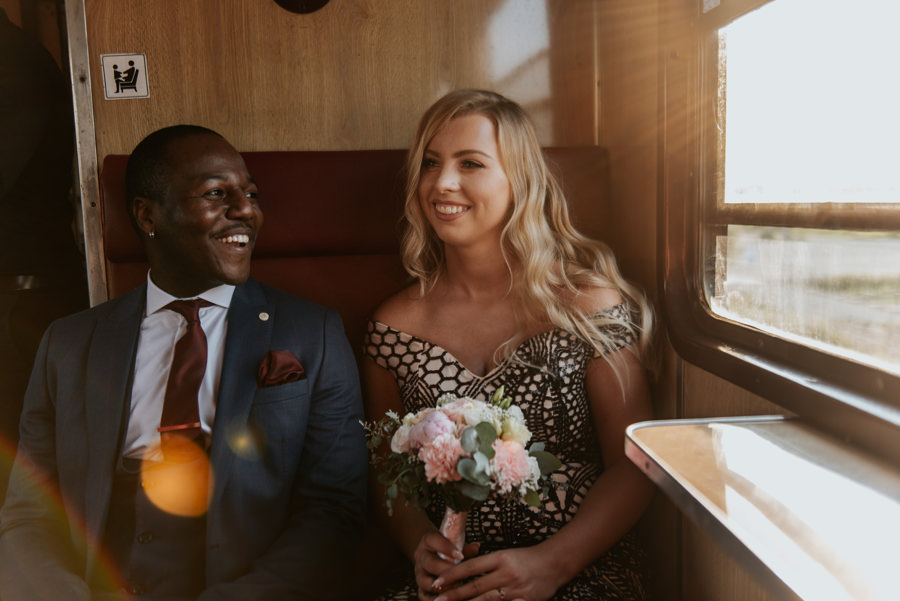 na wesele pociągiem, pociąg do Rytra, w drodze do Willa Poprad, goscie weselni