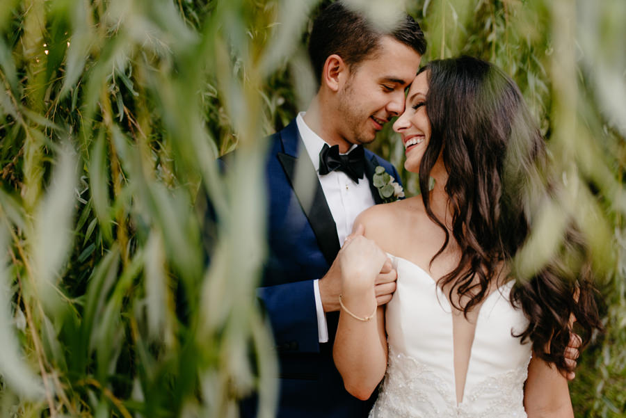 folwark zalesie, sesja ślubna, reportaż ślubny, sukienka, panna młoda, pan młody, wesele z pięknym widokiem