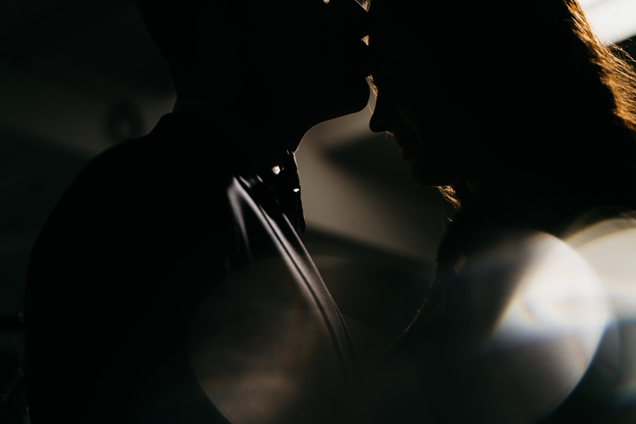 pocałnuek pary młodej, sesje ślubna