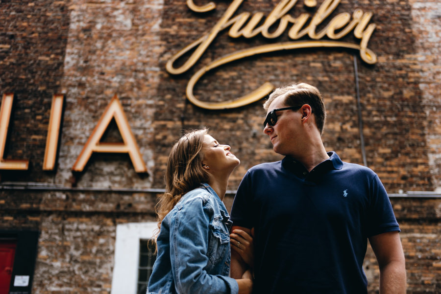 sesja narzeczeńska w Warszawie, fotograf na ślub Warszawa, cegła, EMILIA w Warszawie, soho factory