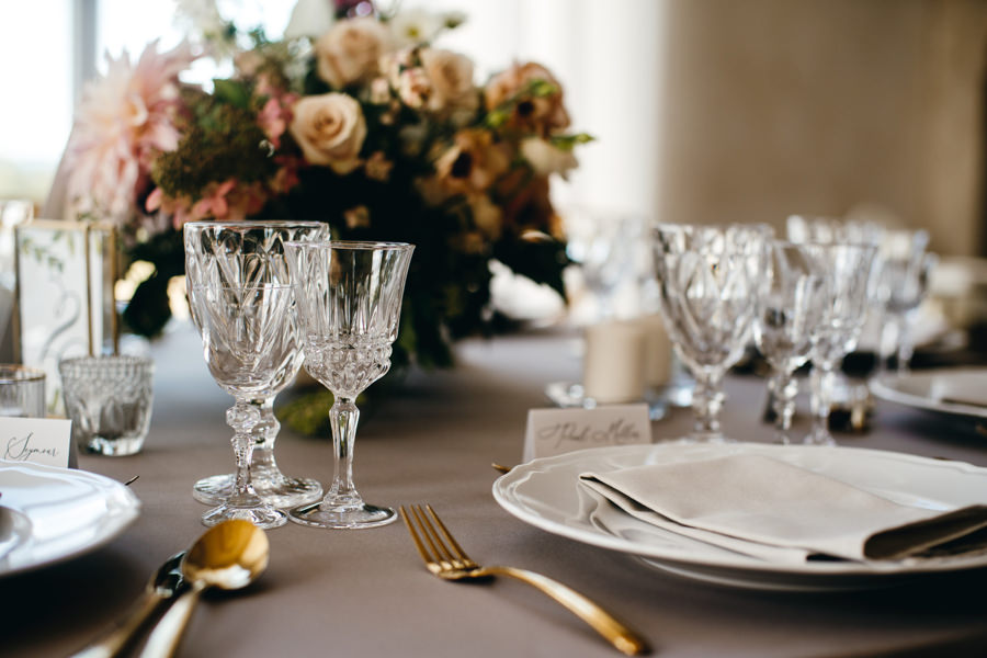 ślub w Villa Love, wesele w toskańskim klimacie, bello matrimonio, piękne dekoracje na stołach