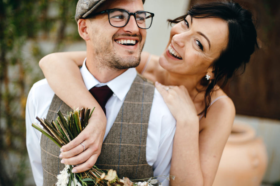 ślub w Villa Love, wesele w toskańskim klimacie,, portret pary młodej, sesja zdjęciowa w dniu ślubu