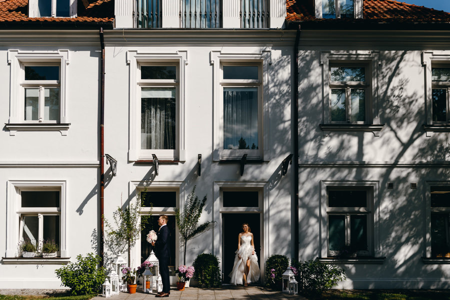 pałac czosnowskich, first look przed pałacem, wesele w pałacu, ślub kościelny w plenerze