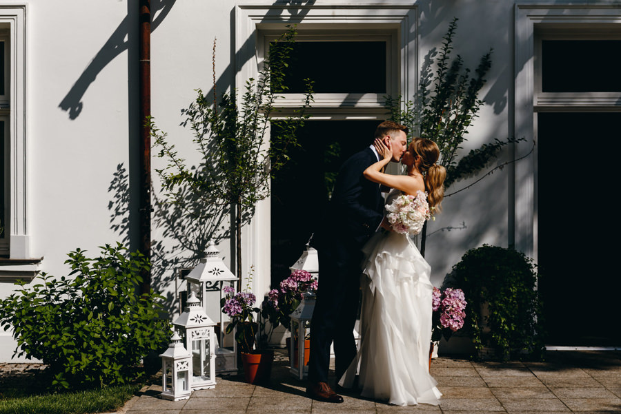 pałac czosnowskich, first look przed pałacem, wesele w pałacu, ślub kościelny w plenerze