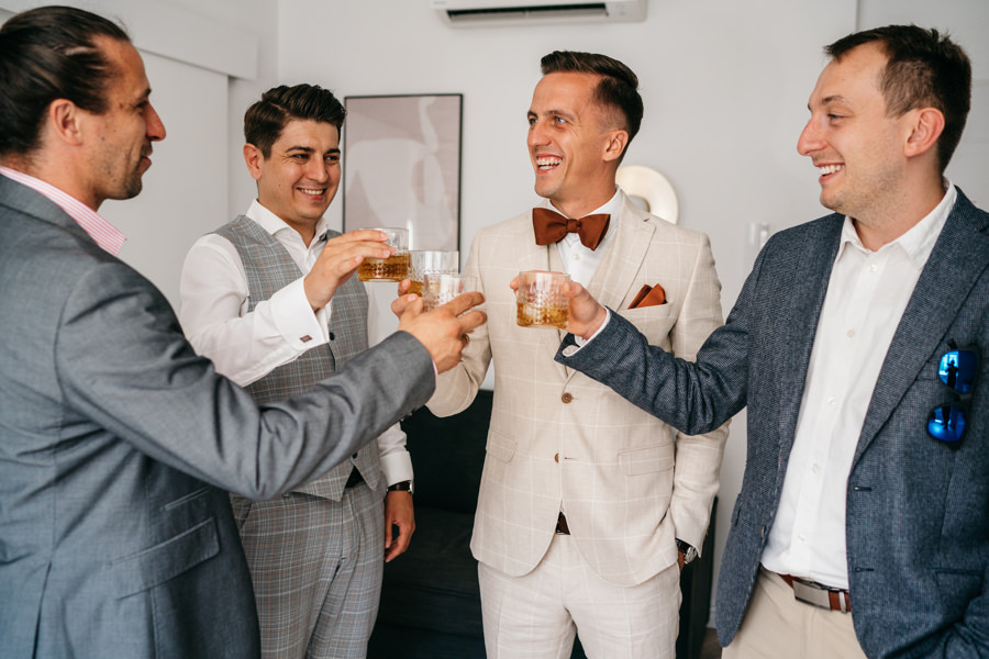 ogrod w brzoskiwni, slub w krakowie, krakow zdjecia, wesele plenerowe, para mloda