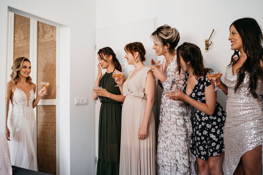 ogrod w brzoskiwni, slub w krakowie, krakow zdjecia, wesele plenerowe, para mloda