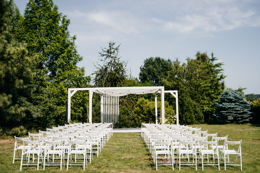 ogrod w brzoskiwni, slub w krakowie, krakow zdjecia, wesele plenerowe, para mloda