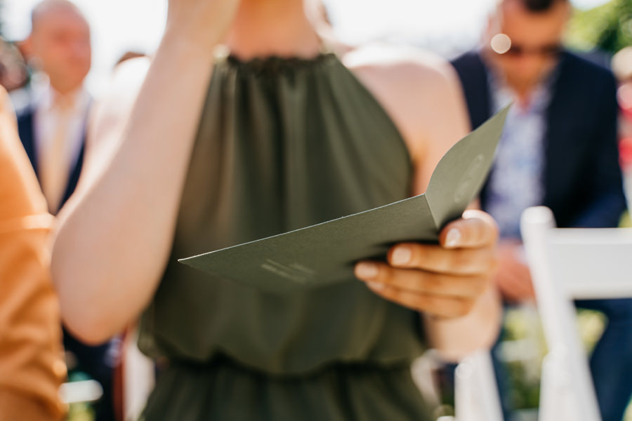 ogrod w brzoskiwni, slub w krakowie, krakow zdjecia, wesele plenerowe, para mloda