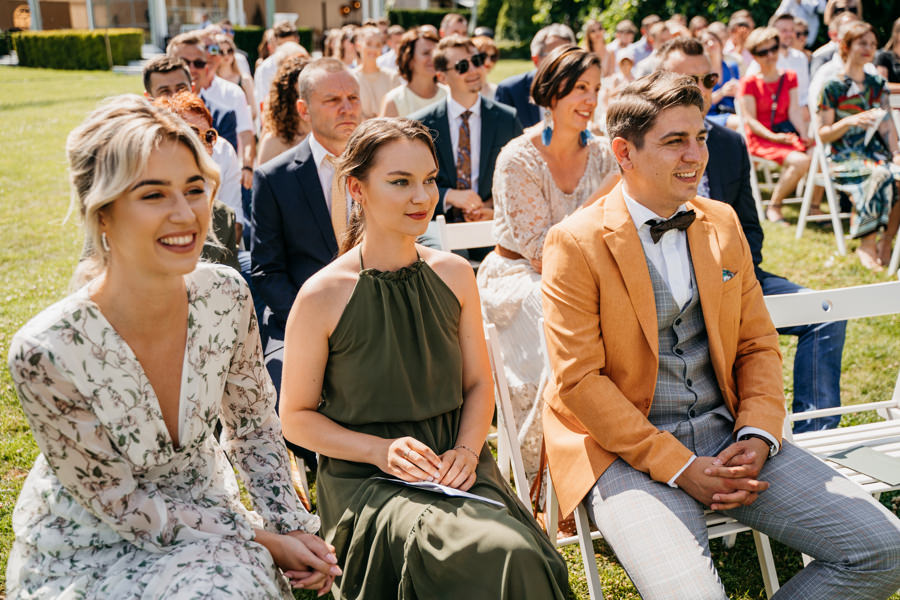 ogrod w brzoskiwni, slub w krakowie, krakow zdjecia, wesele plenerowe, para mloda