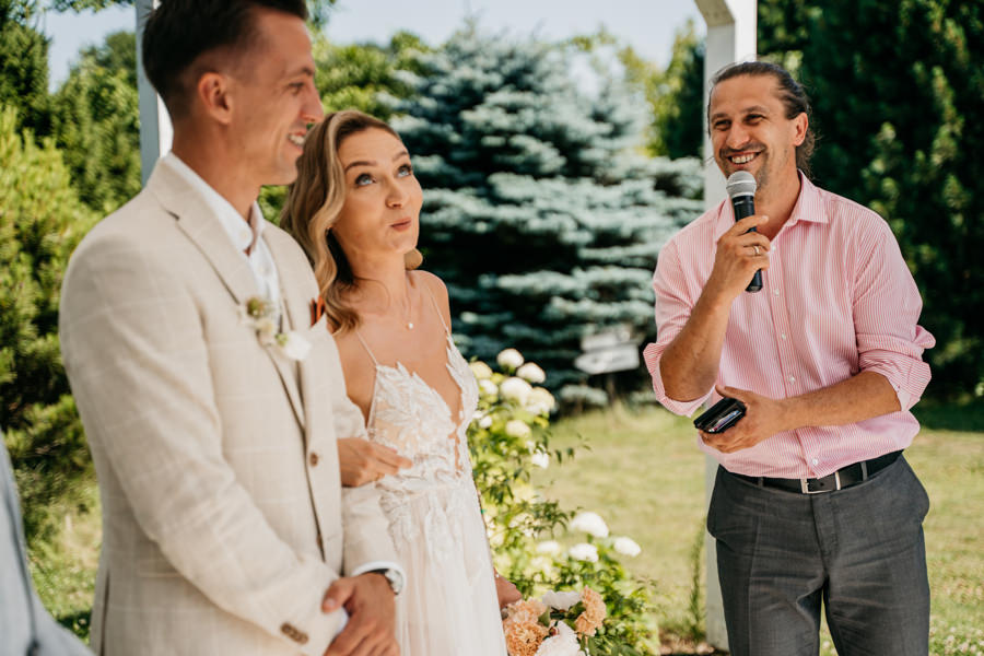 ogrod w brzoskiwni, slub w krakowie, krakow zdjecia, wesele plenerowe, para mloda