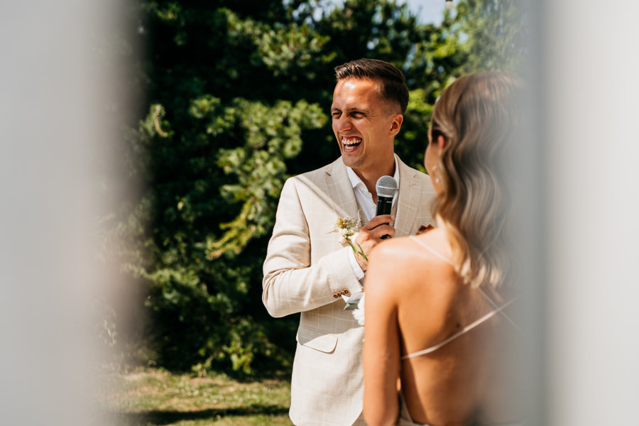 ogrod w brzoskiwni, slub w krakowie, krakow zdjecia, wesele plenerowe, para mloda