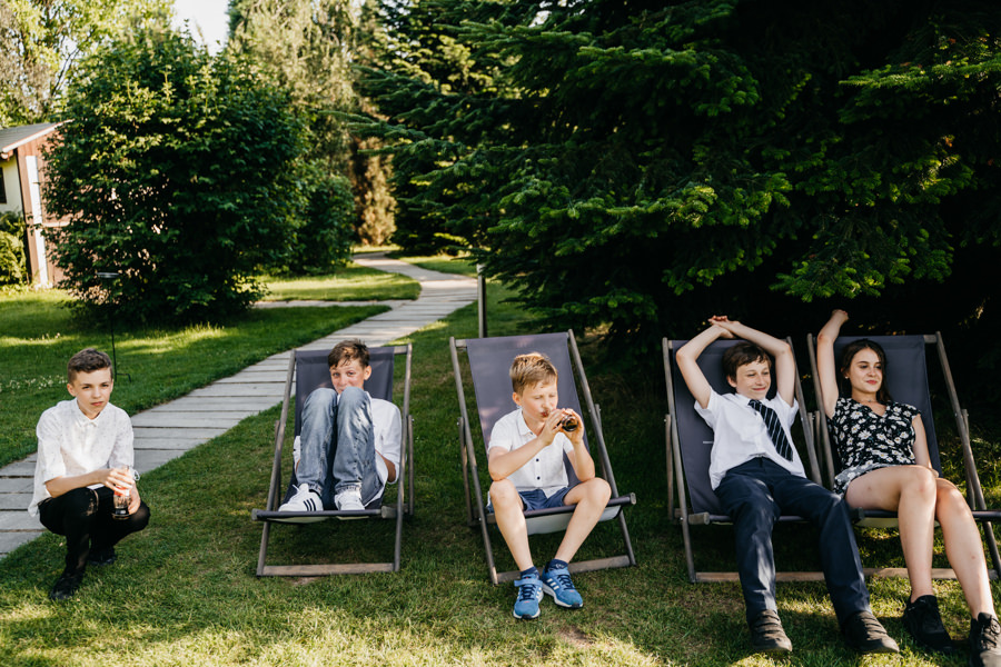 ogrod w brzoskiwni, slub w krakowie, krakow zdjecia, wesele plenerowe, para mloda