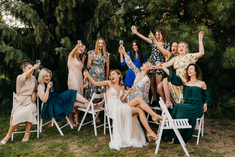 ogrod w brzoskiwni, slub w krakowie, krakow zdjecia, wesele plenerowe, para mloda