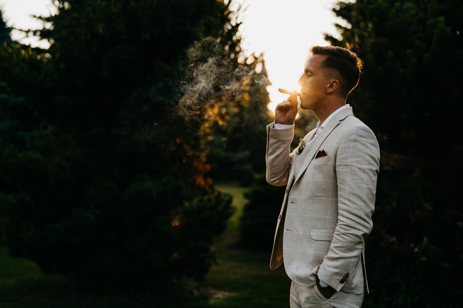 ogrod w brzoskiwni, slub w krakowie, krakow zdjecia, wesele plenerowe, para mloda