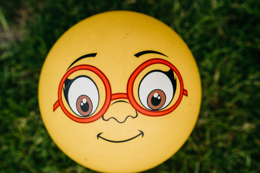 ogrod w brzoskiwni, slub w krakowie, krakow zdjecia, wesele plenerowe, para mloda