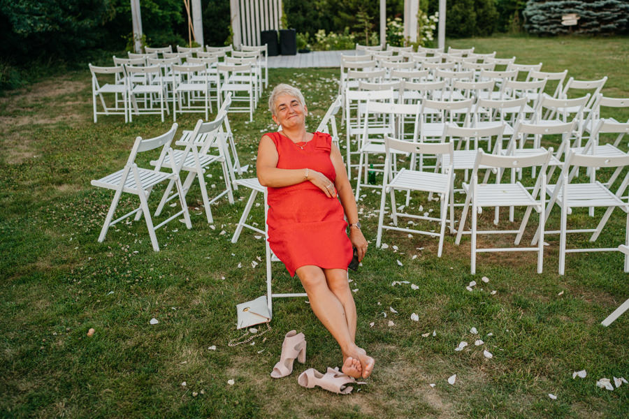 ogrod w brzoskiwni, slub w krakowie, krakow zdjecia, wesele plenerowe, para mloda