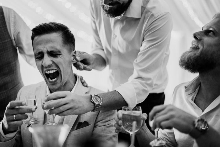 ogrod w brzoskiwni, slub w krakowie, krakow zdjecia, wesele plenerowe, para mloda