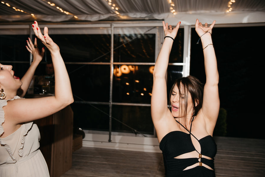 ogrod w brzoskiwni, slub w krakowie, krakow zdjecia, wesele plenerowe, para mloda